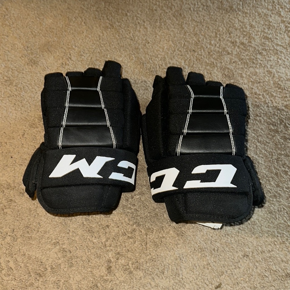 Like new CCM gloves